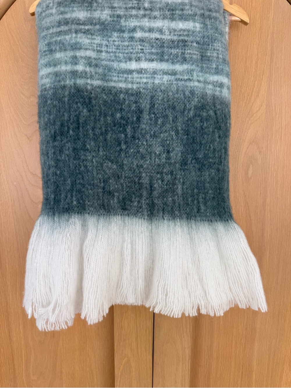 CB2 NWOT MIRA OMBRE THROW NAVY BLUE 50x70in